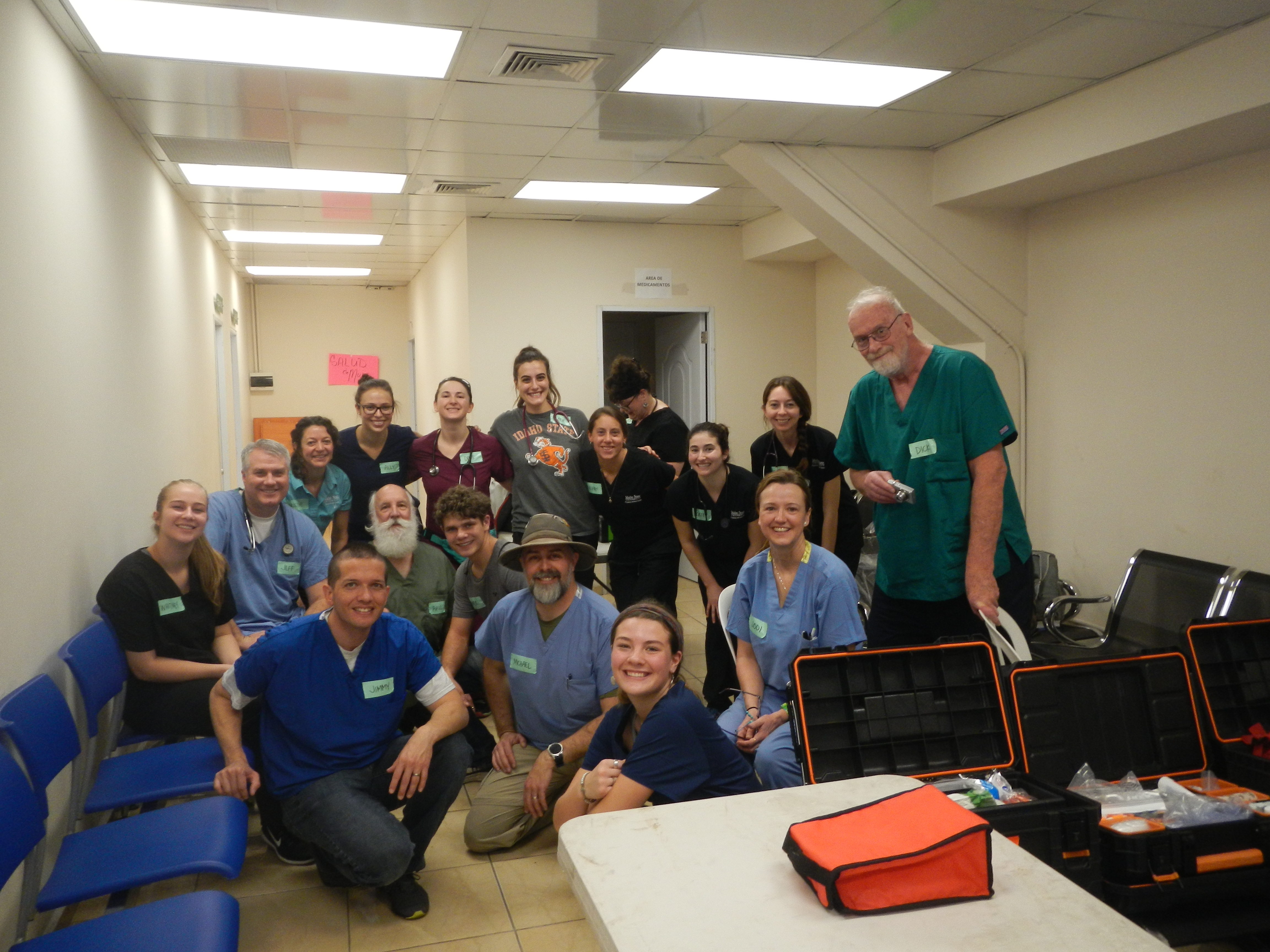 Group photo of students in the Dominican Republic