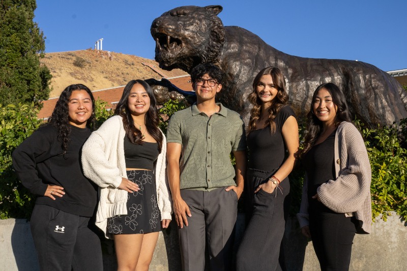students in front of ISU Bengal statue