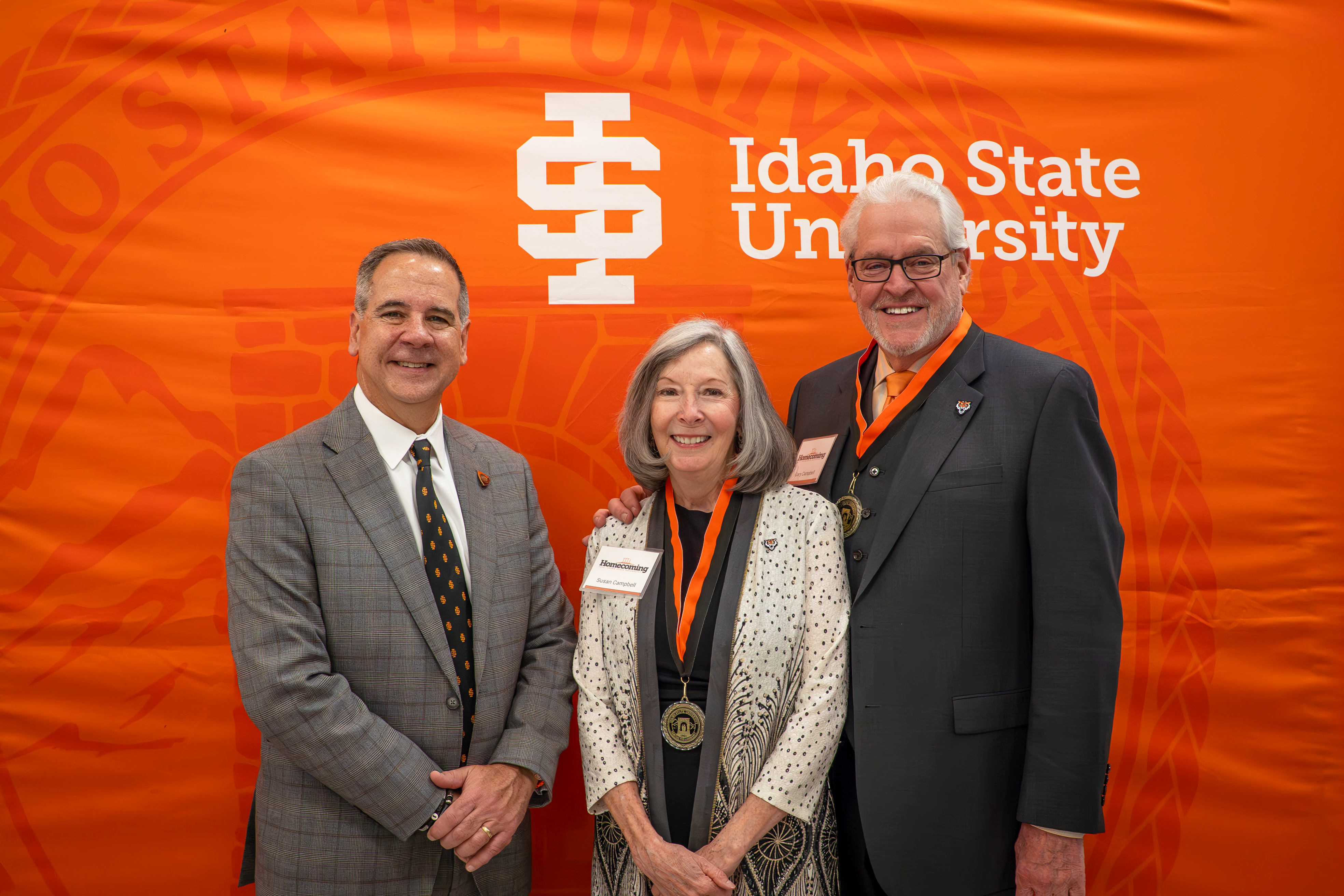 President Wager at Homecoming Alumni Dinner 2025